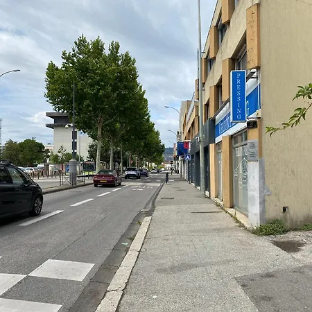 2 Spacieux Lit King Verdun Parking Gratuit Apartment Valence (Drome)